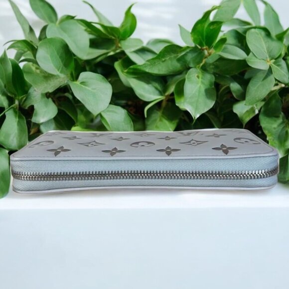 Louis Vuitton Iridescent Monogram Ski Coussin Zippy Wallet NEW with COA - Picture 16 of 17